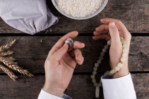 Yuk Pahami Perbedaan Infaq dan Shodaqoh