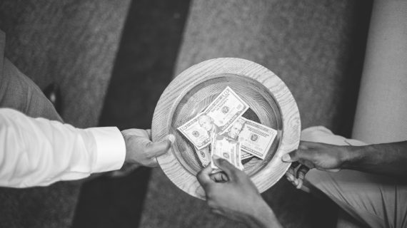 4 Hadits Tentang Infaq Yang Perlu Kamu Pahami
