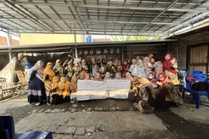  Menyemai Warna, Menjaga Makna Budaya Batik:Kelas Bersama Guru